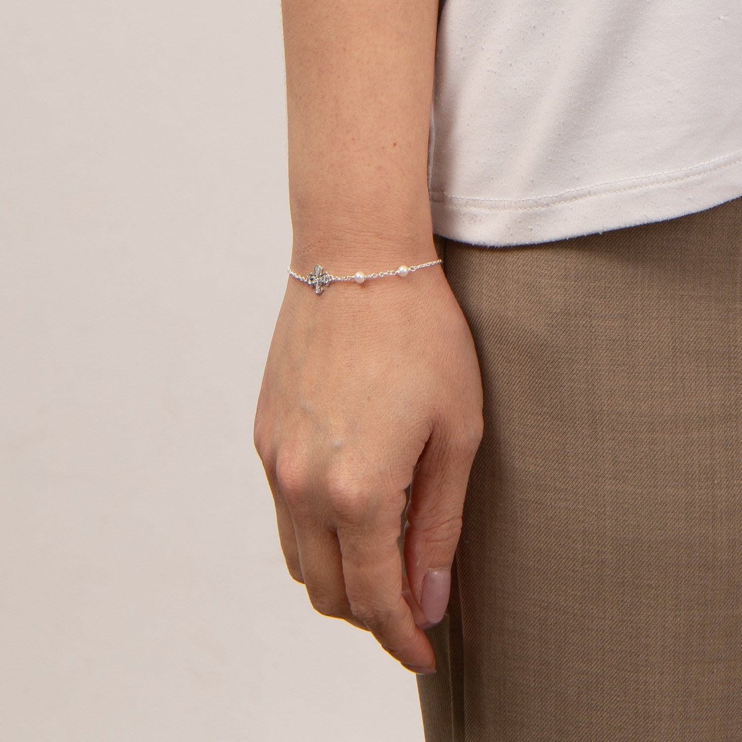 DETAIL242975